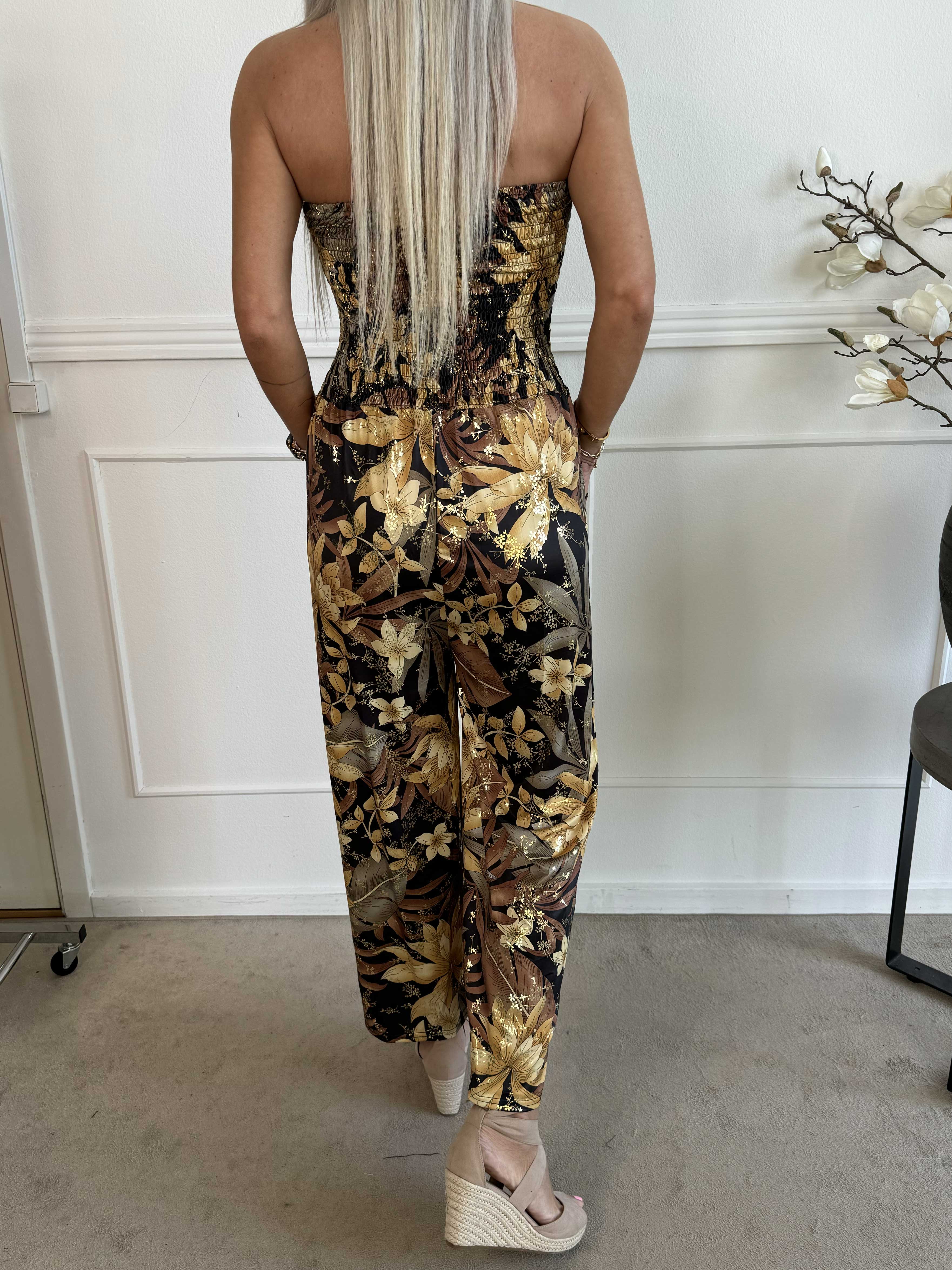 Pams Tube Jumpsuit - Elastisk buksedragt med smock ved brystet